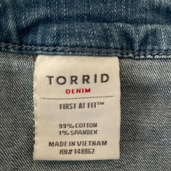 Torrid Womens Light Blue Mid Rise Faded Five Pocket Boyfriend Crop Jeans Size 20 - Picture 4 of 10